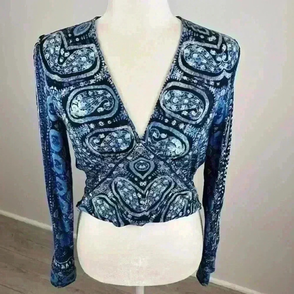 Free People Wild and Free Blue Long Sleeve Cropped Top Size Small - Picture 5 of 12